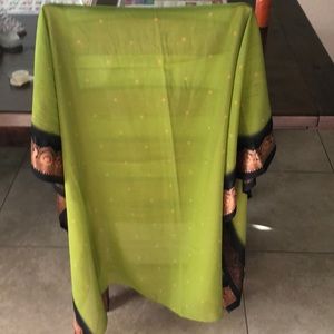 Light scarf, primary color green.